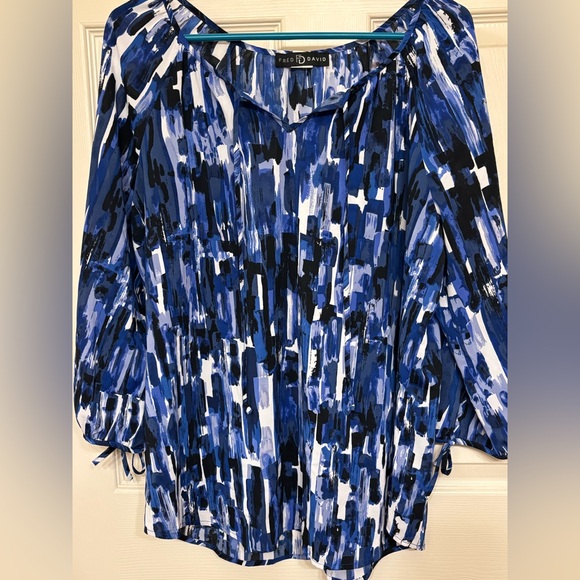 Fred David Tops - Bubble sleeve top w/tie details on ends
